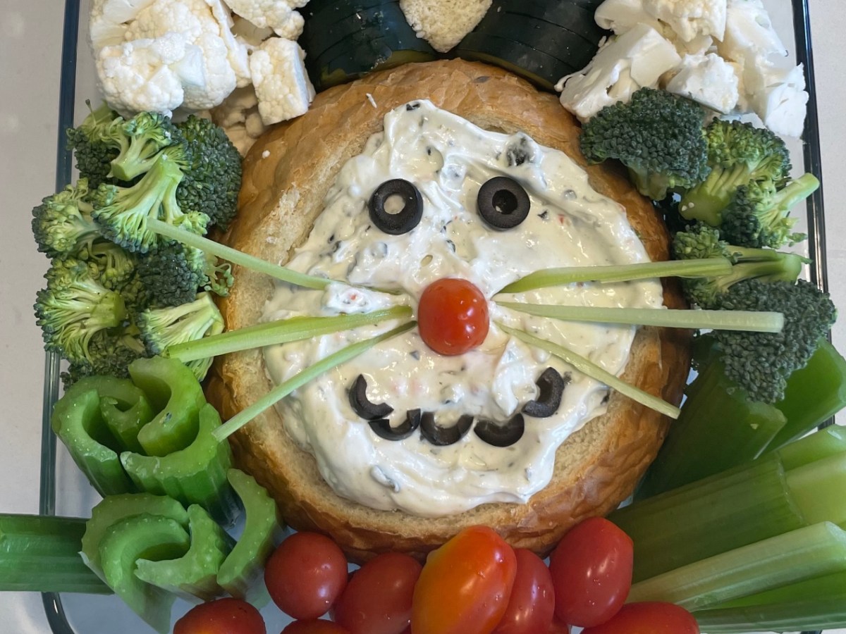 Get Creative with an Easter Bunny Veggie&nbsp;Tray